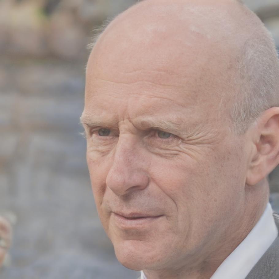 Lowell Brighton, Market Research Director